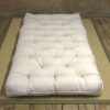 Le futon en laine sur son tatami : garniture pure laine vierge et enveloppe coton Bio